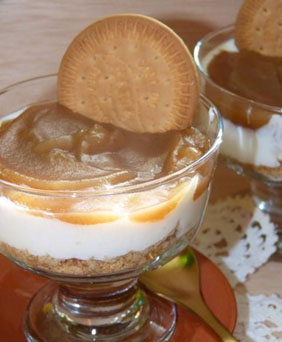 Copa de yogur y mermelada